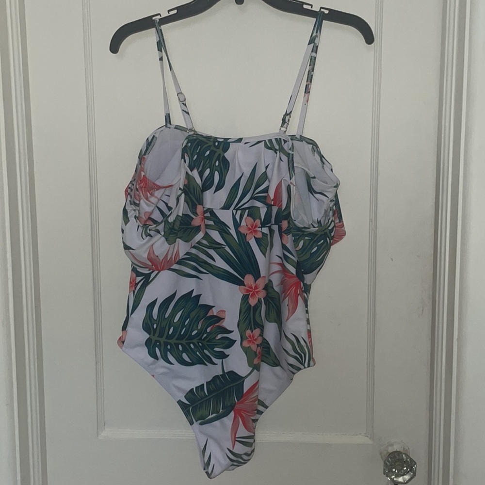 EMERY ROSE Tropical Floral Print Ruffled One-Piece
Swimsuit - Picture 4 of 7